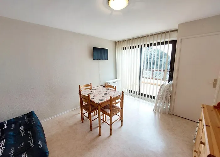 2 Pièces à 300m De La Avec Balcon Ensoleillé à - Fr-1-550-48 *